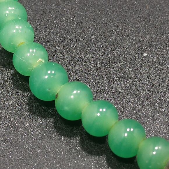 Vintage Green Glass 1930s Beaded Choker Necklace - Picture 6 of 10